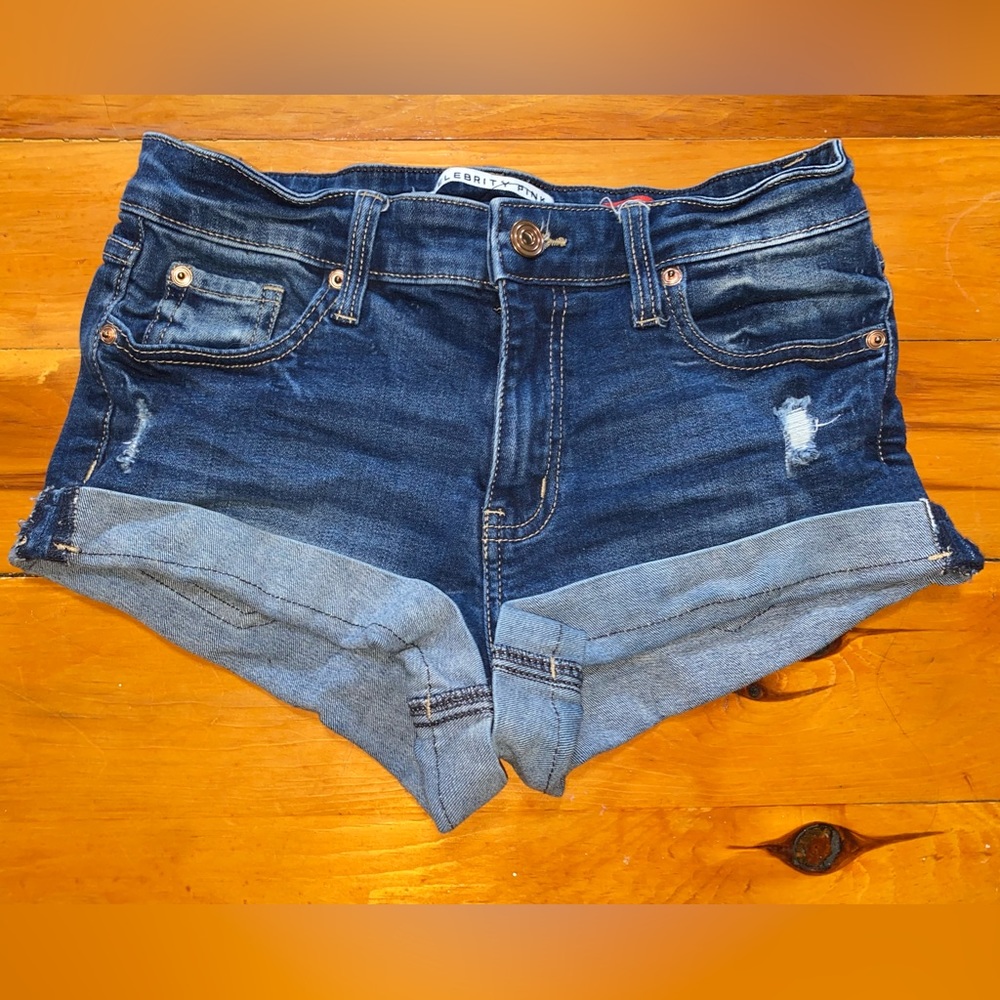 Celebrity pink, size 3/26, blue.